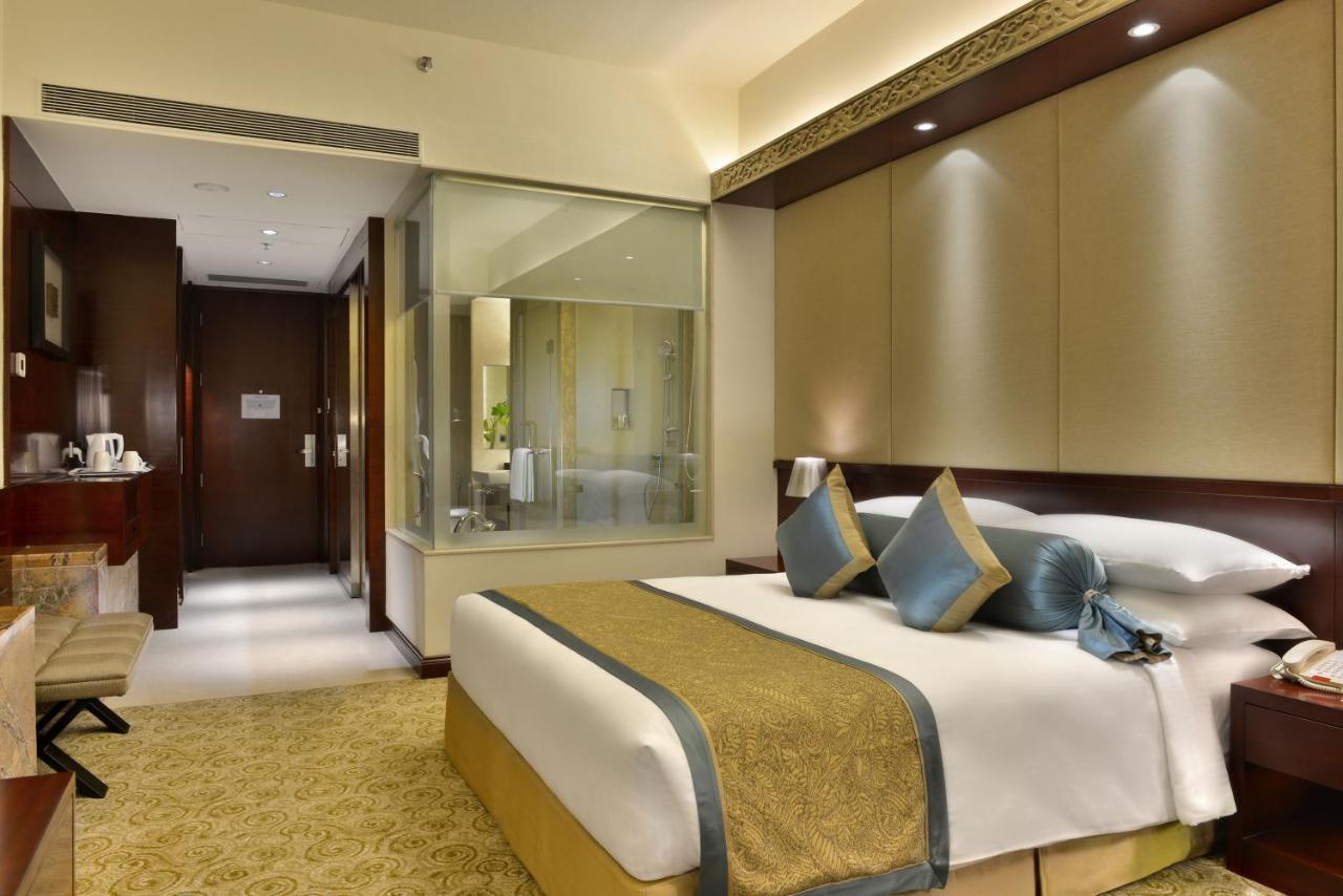 Crowne Plaza Ahmedabad City Centre By Ihg Exterior foto