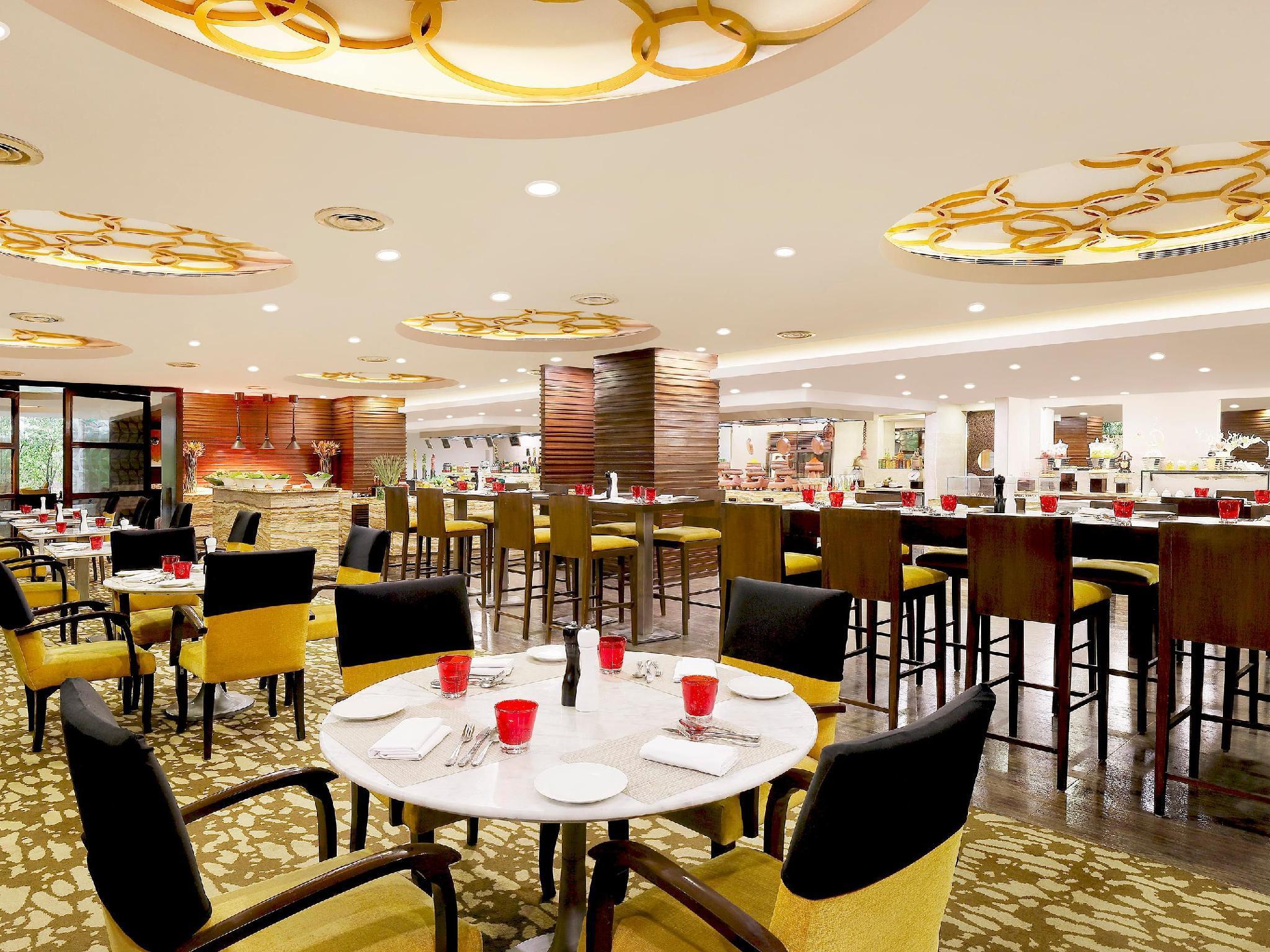 Crowne Plaza Ahmedabad City Centre By Ihg Exterior foto