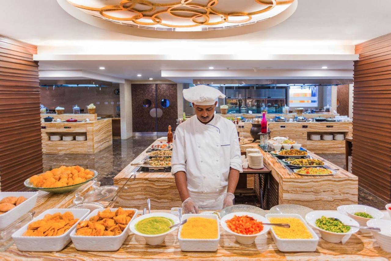Crowne Plaza Ahmedabad City Centre By Ihg Exterior foto